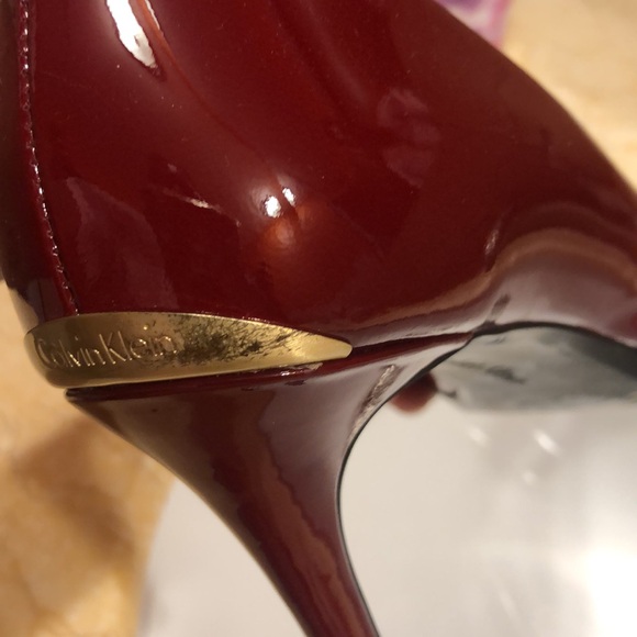 Calvin Klein-Burgundy Patent Heels - Picture 13 of 13